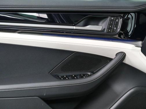 2026 Porsche Panamera 4