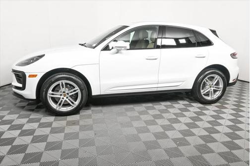 2025 Porsche Macan Base