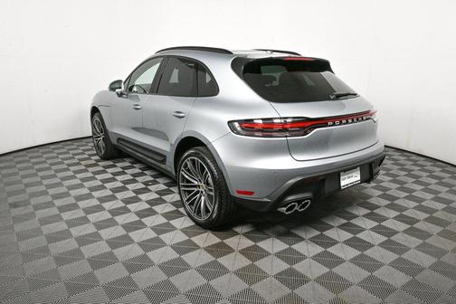 Dolomite Silver Metallic 2026 Porsche Macan Macan
