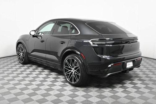 2025 Porsche Macan Turbo