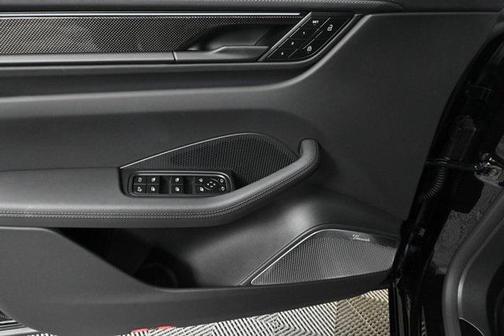 2025 Porsche Macan Turbo