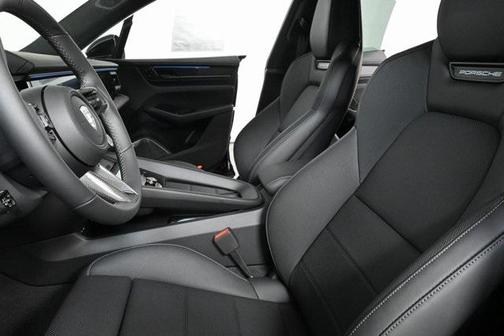 2025 Porsche Macan Turbo