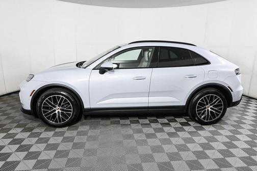 2025 Porsche Macan RWD