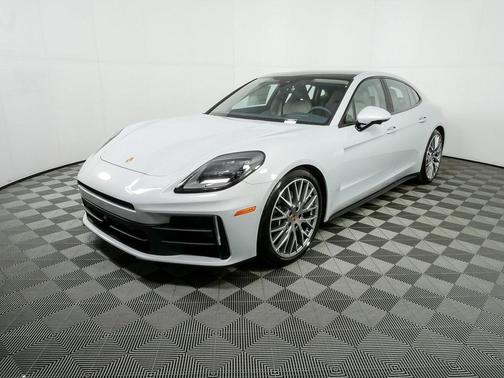 2026 Porsche Panamera 4