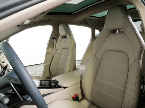 2026 Porsche Panamera 4