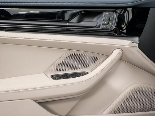 2026 Porsche Panamera 4