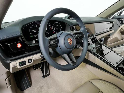 2026 Porsche Panamera 4