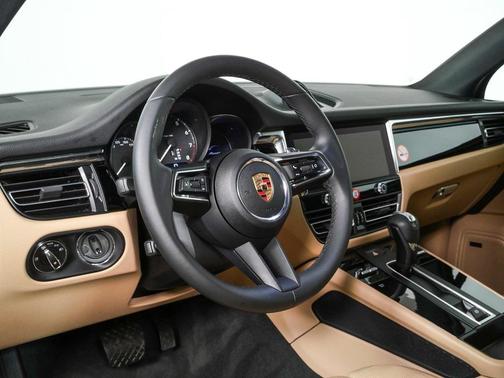 2025 Porsche Macan AWD