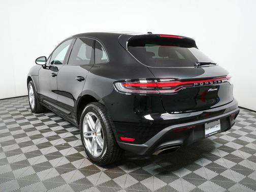2025 Porsche Macan AWD