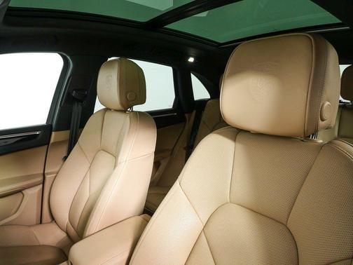 2025 Porsche Macan AWD