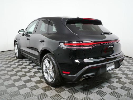 2025 Porsche Macan AWD
