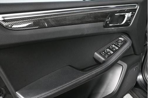 2022 Porsche Macan Base