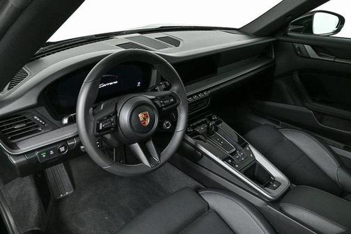 2025 Porsche 911 Carrera