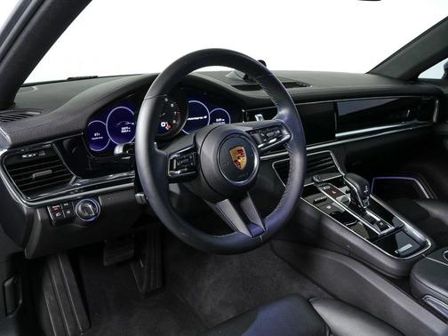 2022 Porsche Panamera 4