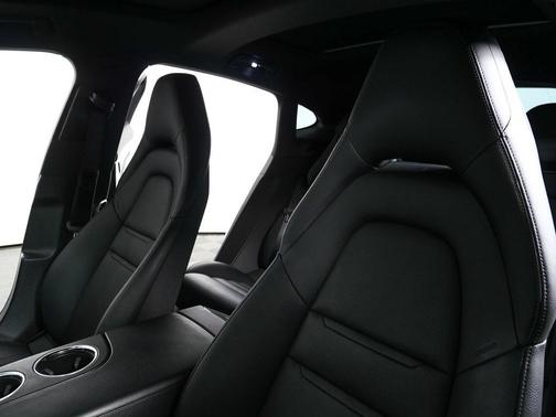 2022 Porsche Panamera 4