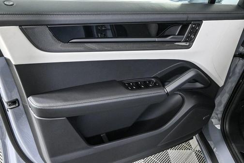2026 Porsche Cayenne GTS