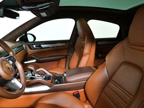 Mahogany Metallic 2022 Porsche Cayenne Turbo