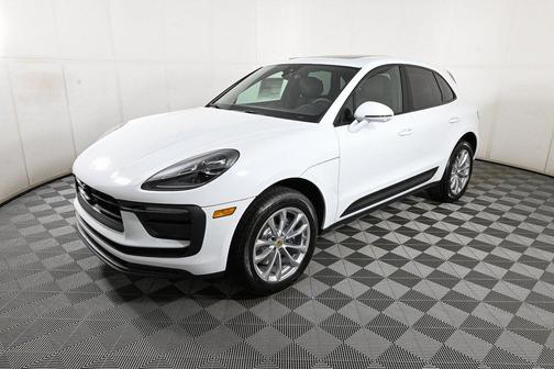 2025 Porsche Macan AWD