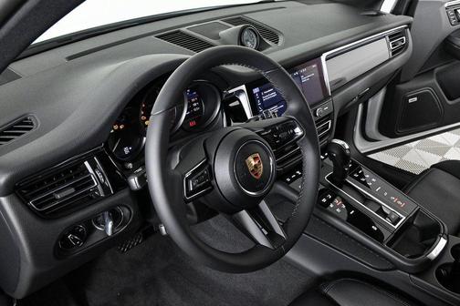 2025 Porsche Macan AWD