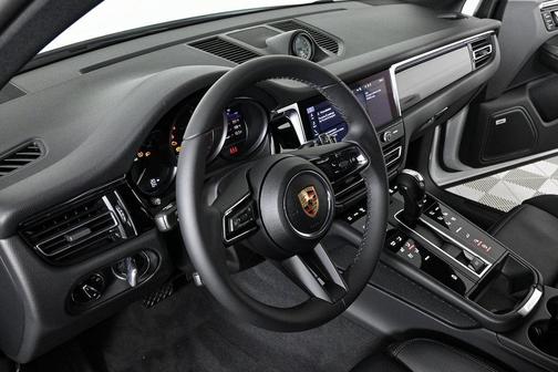 2025 Porsche Macan AWD