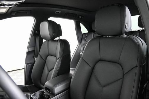 2025 Porsche Macan AWD