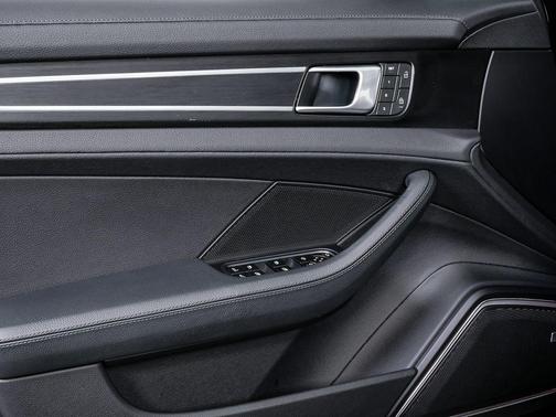 2023 Porsche Panamera Platinum Edition