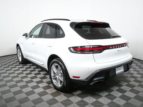 2026 Porsche Macan AWD
