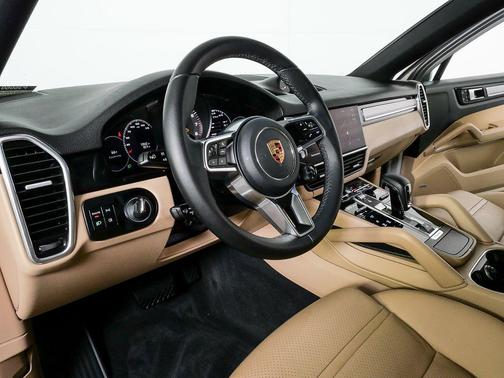 Chalk 2023 Porsche Cayenne Platinum Edition