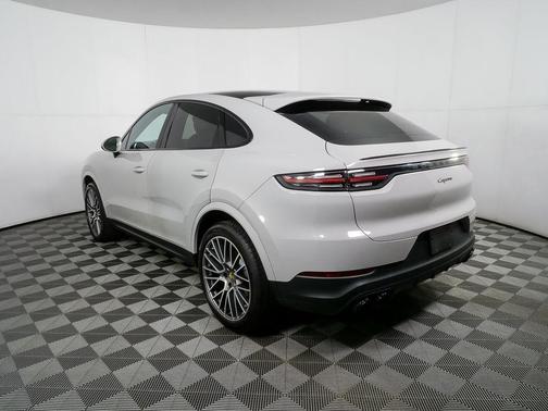 Chalk 2023 Porsche Cayenne Platinum Edition