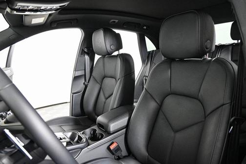 2025 Porsche Macan AWD