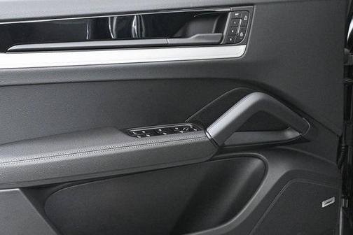 2025 Porsche Cayenne AWD