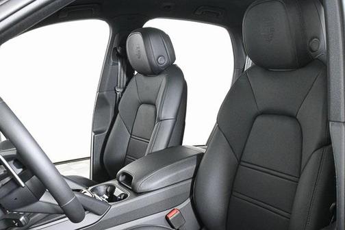 2025 Porsche Cayenne AWD