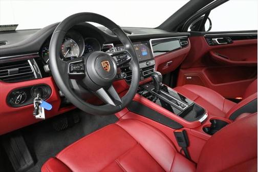 2022 Porsche Macan Base