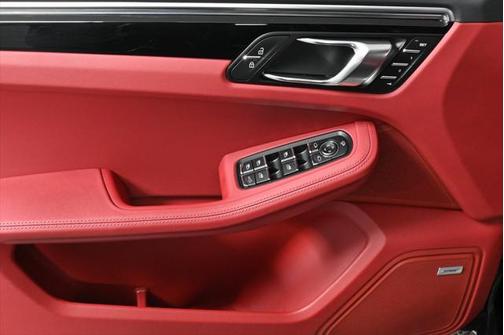 2022 Porsche Macan Base