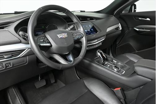 2022 Cadillac XT4 Premium Luxury
