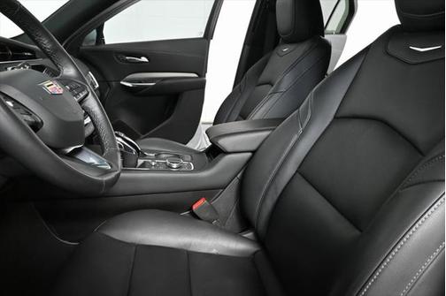 2022 Cadillac XT4 Premium Luxury