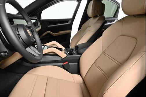2025 Porsche Cayenne AWD