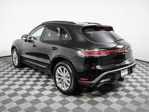 2025 Porsche Macan AWD
