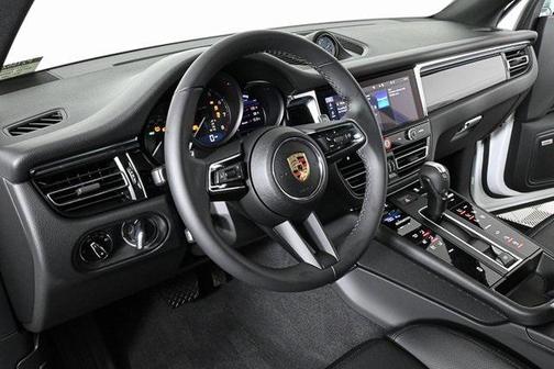 2025 Porsche Macan AWD