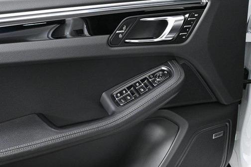 2025 Porsche Macan AWD