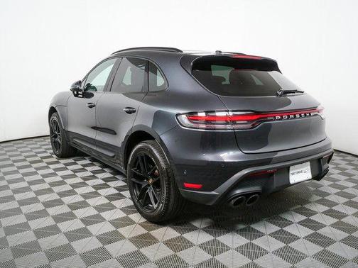 2022 Porsche Macan AWD