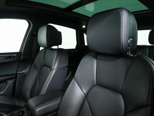 2022 Porsche Macan AWD