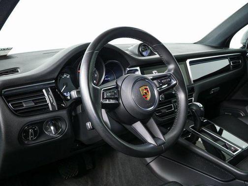 2022 Porsche Macan AWD