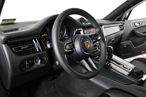 2026 Porsche Macan AWD