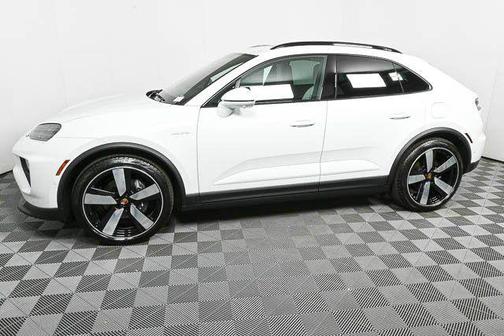 2025 Porsche Macan RWD