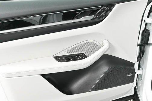 2025 Porsche Macan RWD