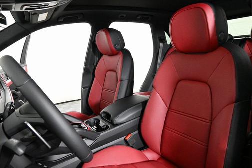 2025 Porsche Cayenne AWD