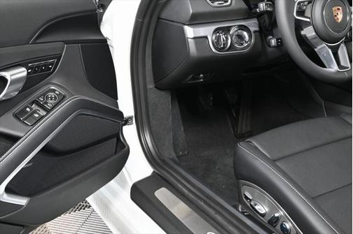 2025 Porsche 718 Cayman Style Edition