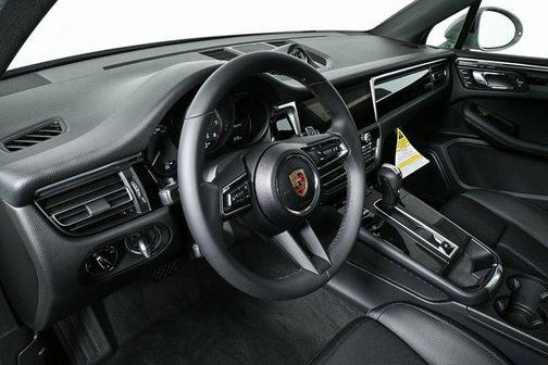2025 Porsche Macan AWD