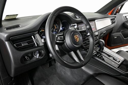 2022 Porsche Macan AWD